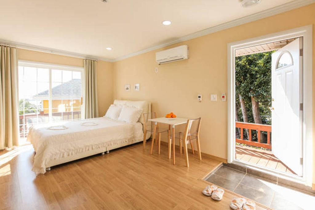 Jubilee Chalet Villa Seogwipo Room photo